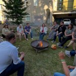 Diskussionsrunde beim politischen Lagerfeuer 