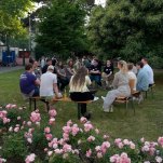 Diskussionskreise beim politischen Lagerfeuer 